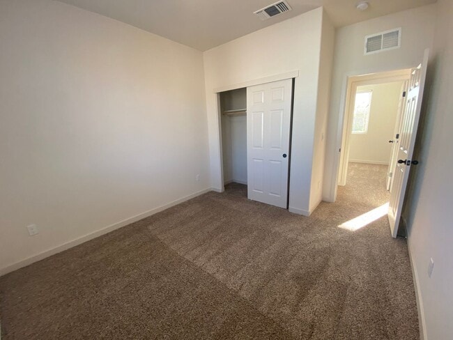 6781 Jujube Ln in Sacramento, CA - Building Photo - Building Photo