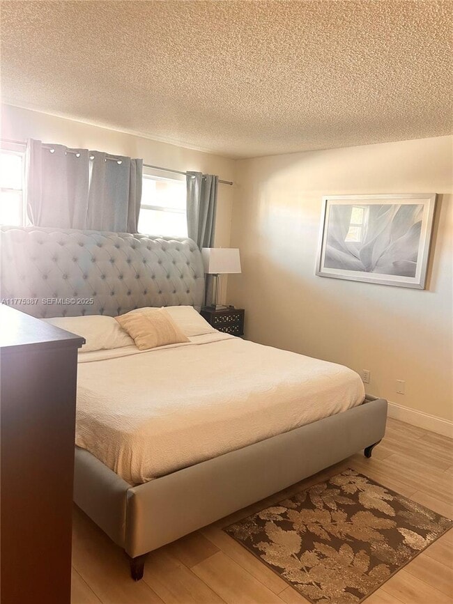 361 S Hollybrook Dr in Pembroke Pines, FL - Building Photo - Building Photo