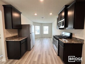 22027 Ellison Dr in Magnolia, TX - Foto de edificio - Building Photo