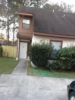 7648 Jana Ln S in Jacksonville, FL - Building Photo