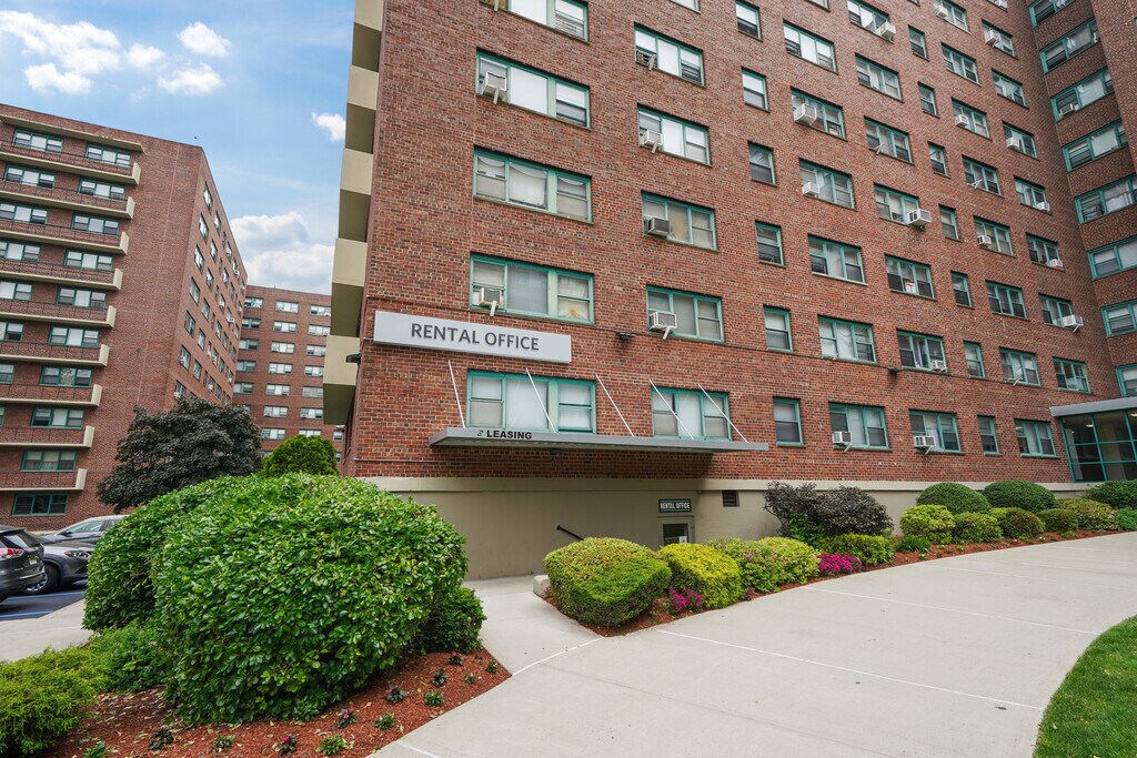 Maple Gardens Irvington, NJ Apartments