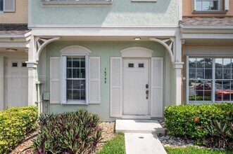 16795 Hemingway Dr in Weston, FL - Building Photo - Building Photo