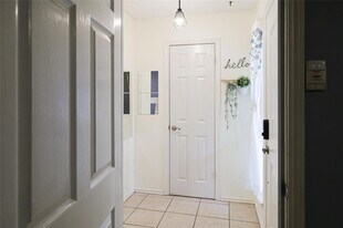 8705 Clearbrook Trail, Unit B in Austin, TX - Building Photo