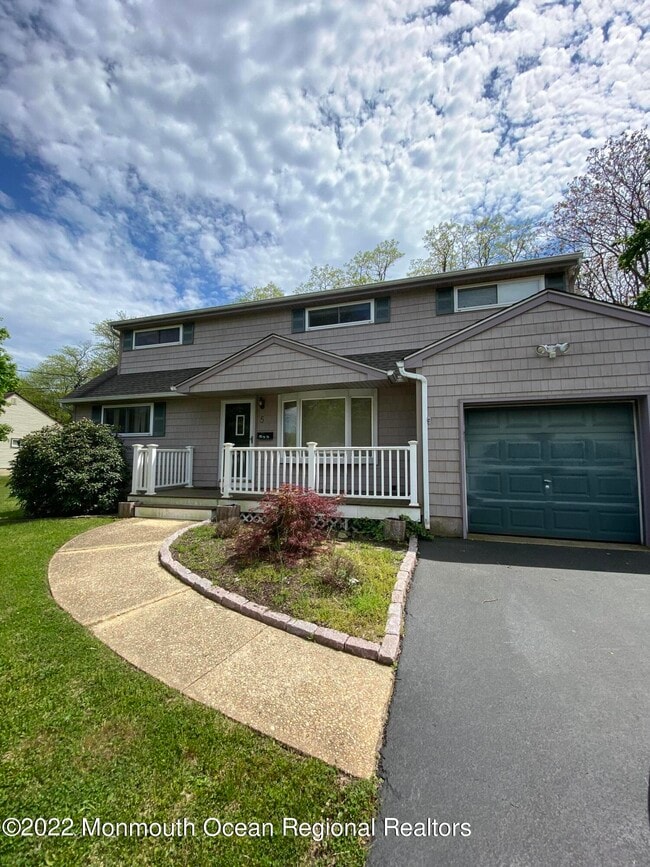 property at 5 Carole Dr