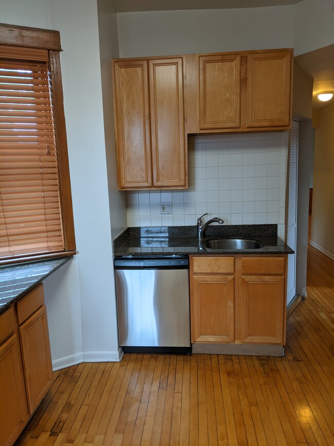 3838 N Kenmore Ave, Unit 3 in Chicago, IL - Building Photo - Building Photo