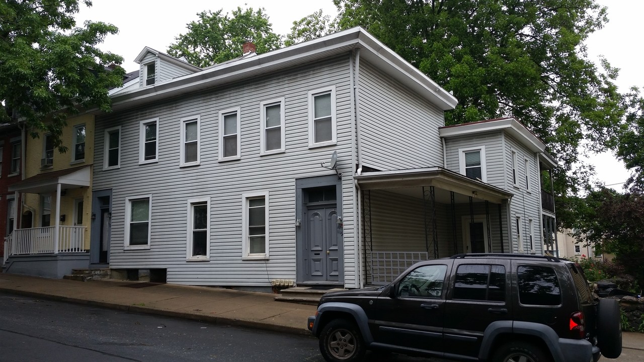 1119 Ferry St in Easton, PA - Building Photo