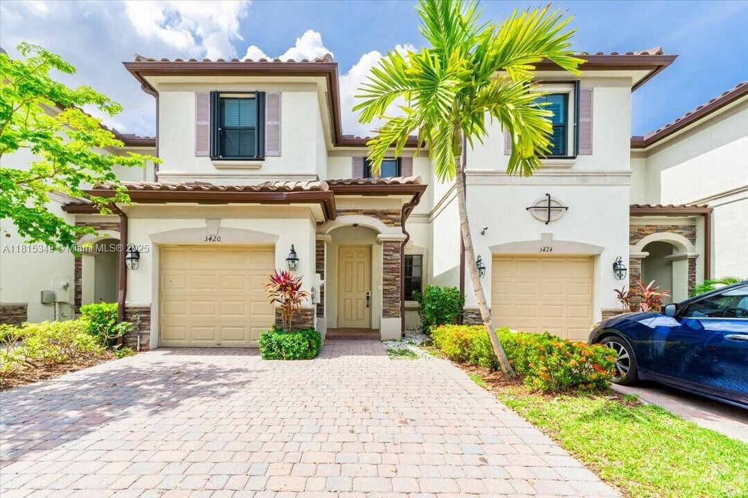 3420 W 92nd Pl in Hialeah, FL - Building Photo
