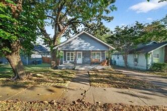 1129 W Owings St in Denison, TX - Building Photo - Building Photo