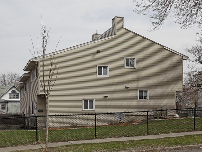 Community Plaza in St. Paul, MN - Building Photo - Building Photo