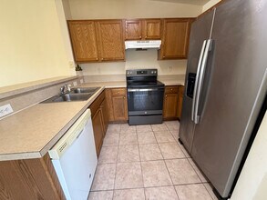 731 Squirrel Ct in Kissimmee, FL - Foto de edificio - Building Photo