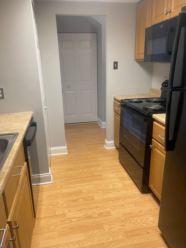 305 Village Walk