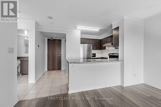 4900 Glen Erin Dr in Mississauga, ON - Building Photo - Building Photo