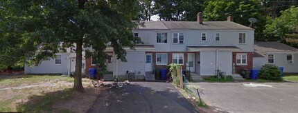 122-126 Woodlawn Cir in East Hartford, CT - Building Photo - Building Photo