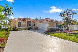 2339 NW 195th Ave in Pembroke Pines, FL - Building Photo