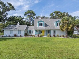 5005 Canterbury Dr in Sarasota, FL - Building Photo