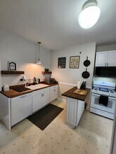 2223 S Winchester St, Unit Unfurnished in Milwaukee, WI - Building Photo - Building Photo