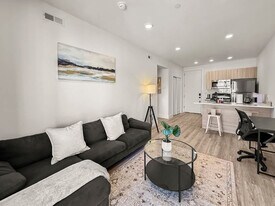 2400 E Huntingdon St in Philadelphia, PA - Building Photo