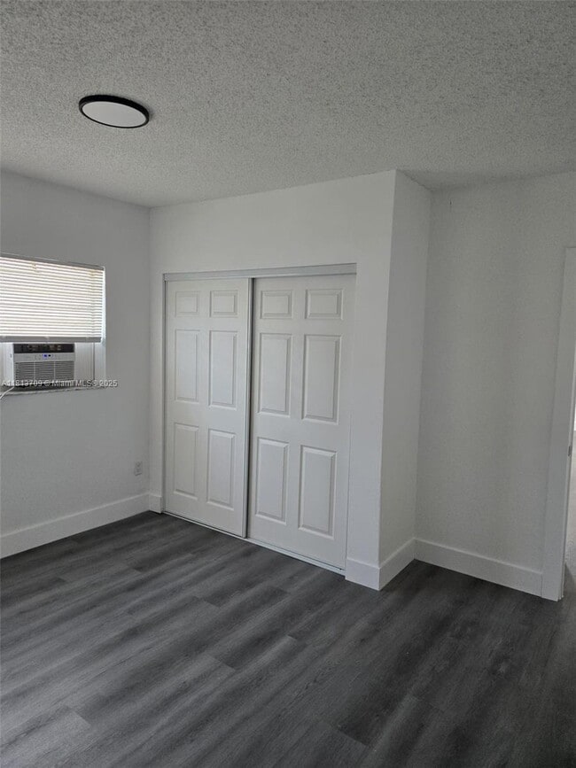 2617 NW 23rd Ave in Miami, FL - Building Photo - Building Photo