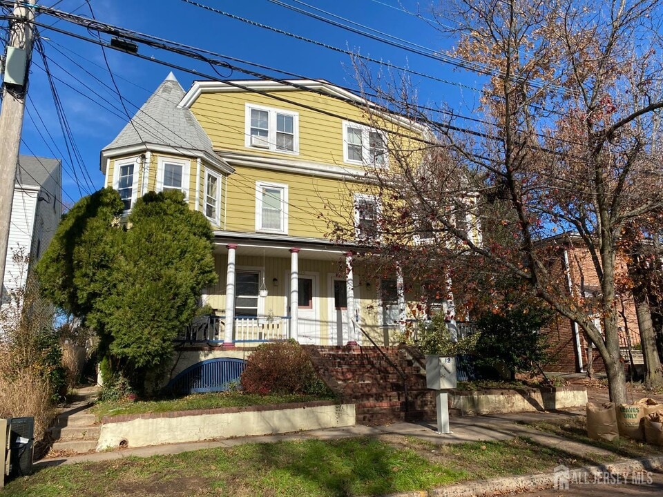235 Montgomery St in Highland Park, NJ - Building Photo