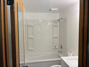 3316 E College Way in Mount Vernon, WA - Building Photo - Building Photo