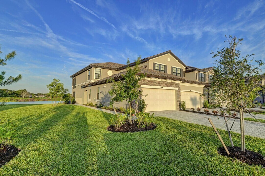 5934 Wake Forest Run in Bradenton, FL - Building Photo