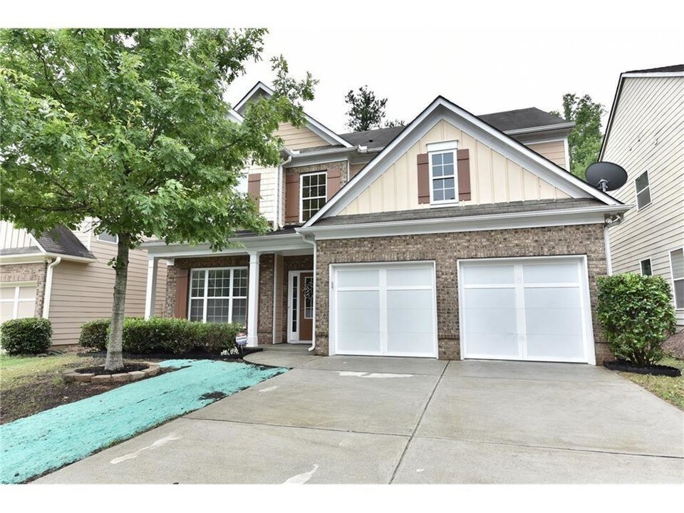 2363 Jasmine Glen Dr in Buford, GA - Foto de edificio