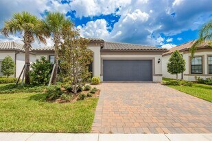 833 SE Courances Dr in Port St. Lucie, FL - Building Photo