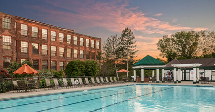 Bigelow Commons in Enfield, CT - Foto de edificio - Building Photo