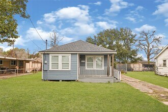 6218 Woodrow St in Texas City, TX - Building Photo - Building Photo