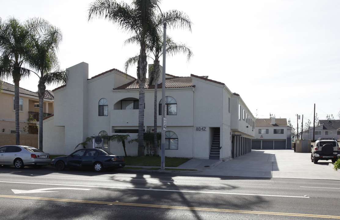 Buena Palms Apartments in Buena Park, CA - Foto de edificio