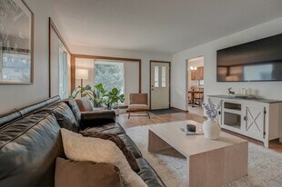 2006 Pine St W in Stillwater, MN - Building Photo