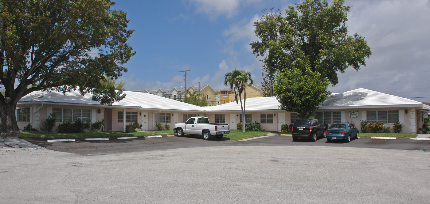 Sabal Apartments in Pompano Beach, FL - Building Photo