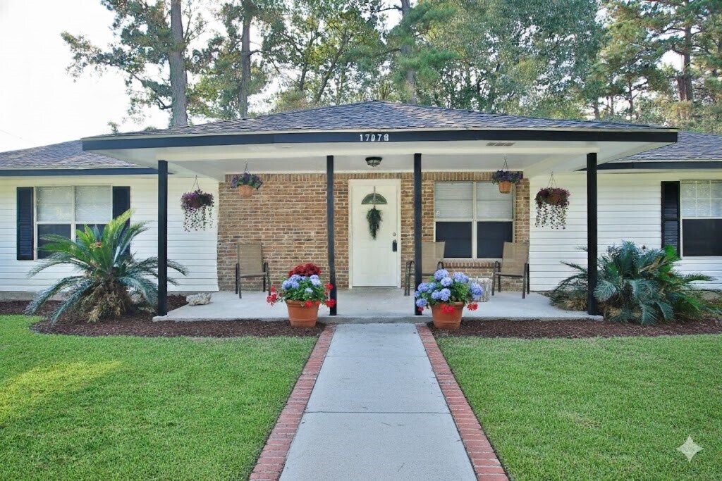 17078 Oak Grove Ln in New Caney, TX - Building Photo