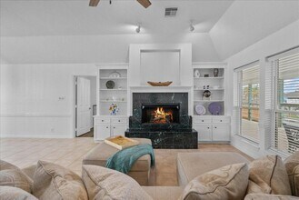 933 Bonita Dr in Hitchcock, TX - Building Photo - Building Photo