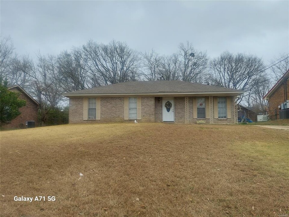 2830 Susan Dr in Montgomery, AL - Building Photo