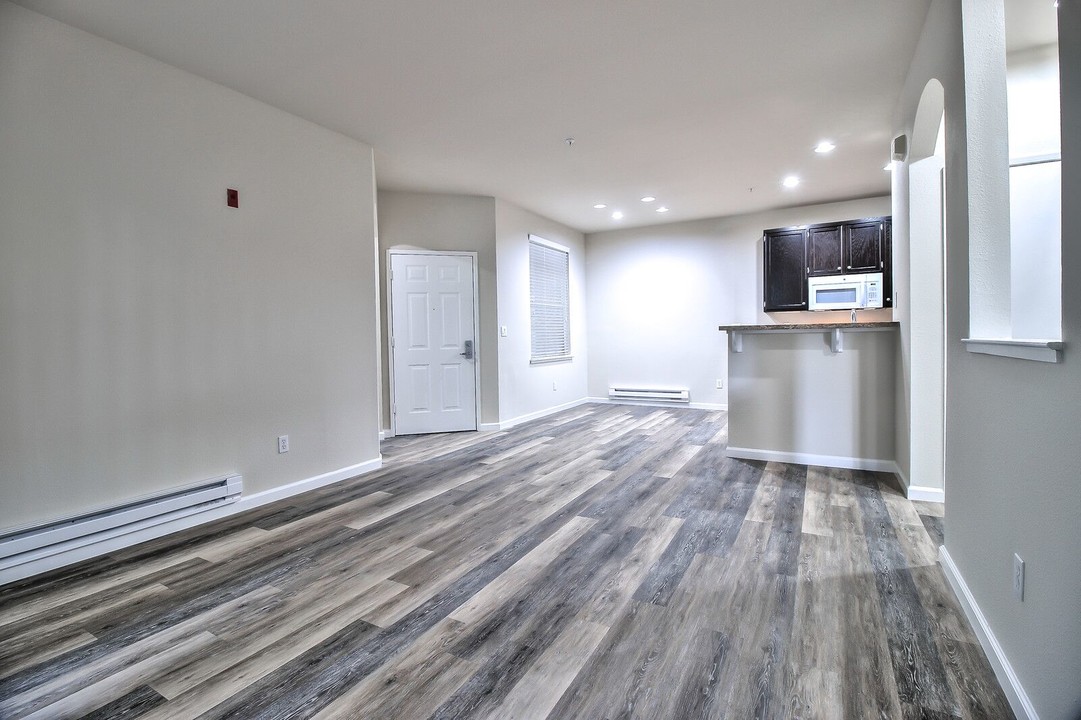 Warburton Village Apartment in Santa Clara, CA - Building Photo