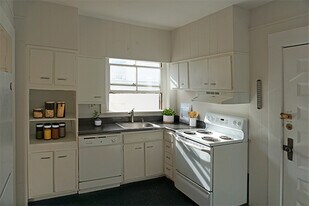 1969 Massachusetts Ave, Unit 32R in Cambridge, MA - Building Photo