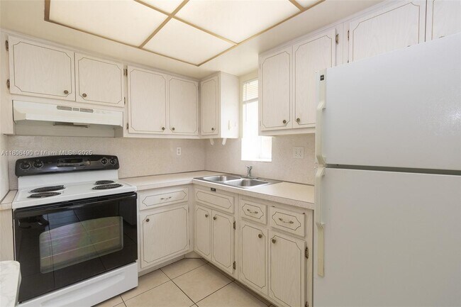 8900 NW 38th Dr in Coral Springs, FL - Building Photo - Building Photo