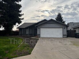 3438 S San Joaquin Ct in Visalia, CA - Building Photo