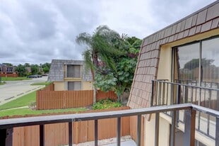 744 Springdale Cir in Palm Springs, FL - Building Photo