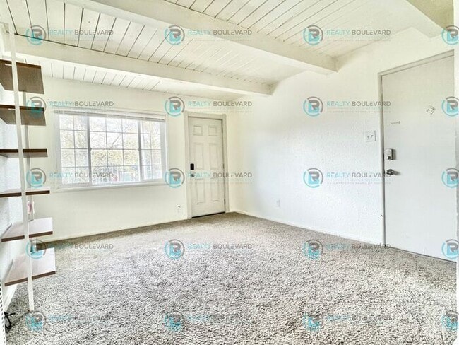 665 Denslowe Dr in Reno, NV - Building Photo - Building Photo