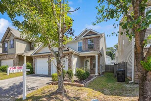 5914 San Gabriel Ln in Atlanta, GA - Building Photo