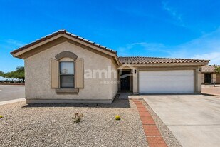 2256 E Hazeltine Way in Chandler, AZ - Building Photo