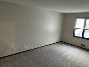 4631 1/2 Penkwe Way in Eagan, MN - Building Photo - Building Photo
