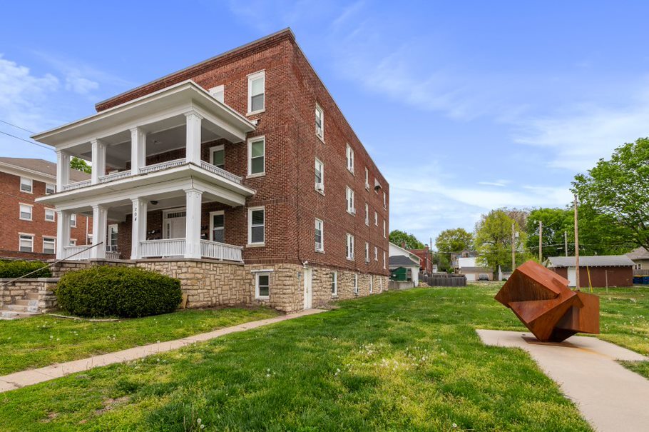 Franklin House in Liberty, MO - Building Photo