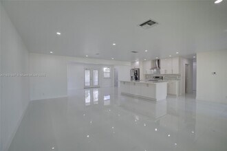 1801 N 54th Ave in Hollywood, FL - Building Photo - Building Photo