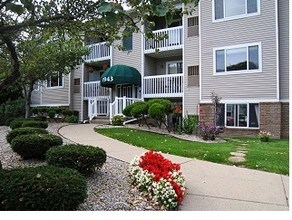 Grossbeck Pines Apartments in Lansing, MI - Foto de edificio - Building Photo