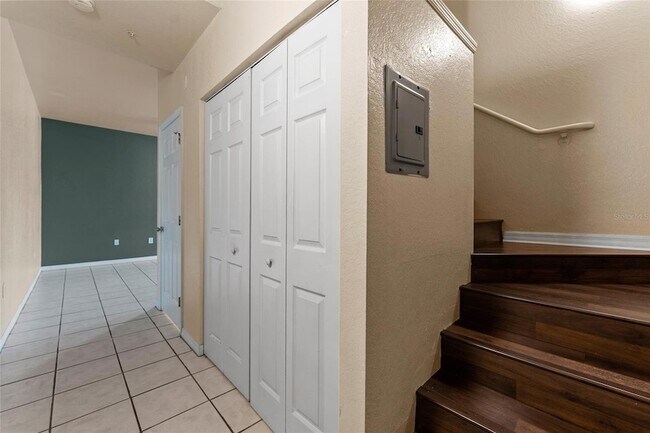 5039 Sunridge Palms Dr, Unit 204 in Tampa, FL - Foto de edificio - Building Photo