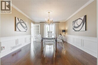 19 Honeysuckle Crescent in Hamilton, ON - Building Photo - Building Photo