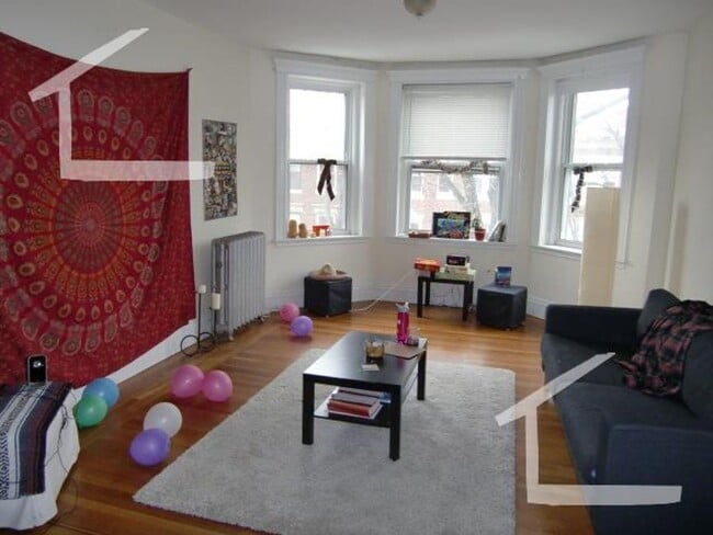 26 Euston St in Brookline, MA - Building Photo - Building Photo